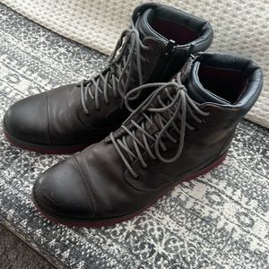 Teva side zip gray leather boots